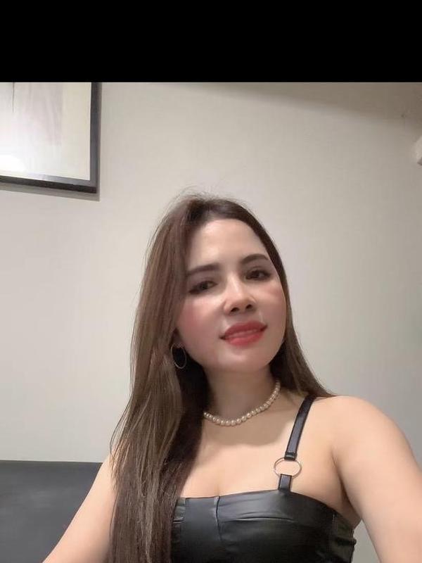 Raven Sin Awaits You for Unforgettable Moments Together 2 Mis Fotos